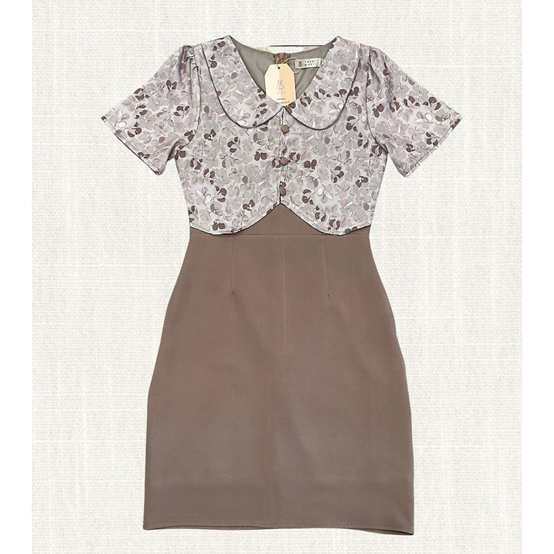 kudapy เดรสสั้นสีน้ำตาล/สีชมพู/สีม่วง ลายดอกคอบัว