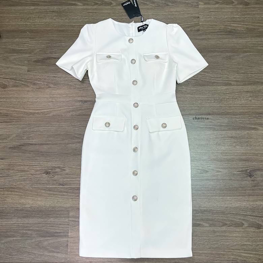 kudapy เดรสสั้นสีขาวแต่งกระดุมเงิน ทรงสอบยาว ทรงสวยมากก ตัวเดรสมีฟองน้ำในตัว เย็บขอบที่เอวให้เป็นทรงเข้ารูปสวย