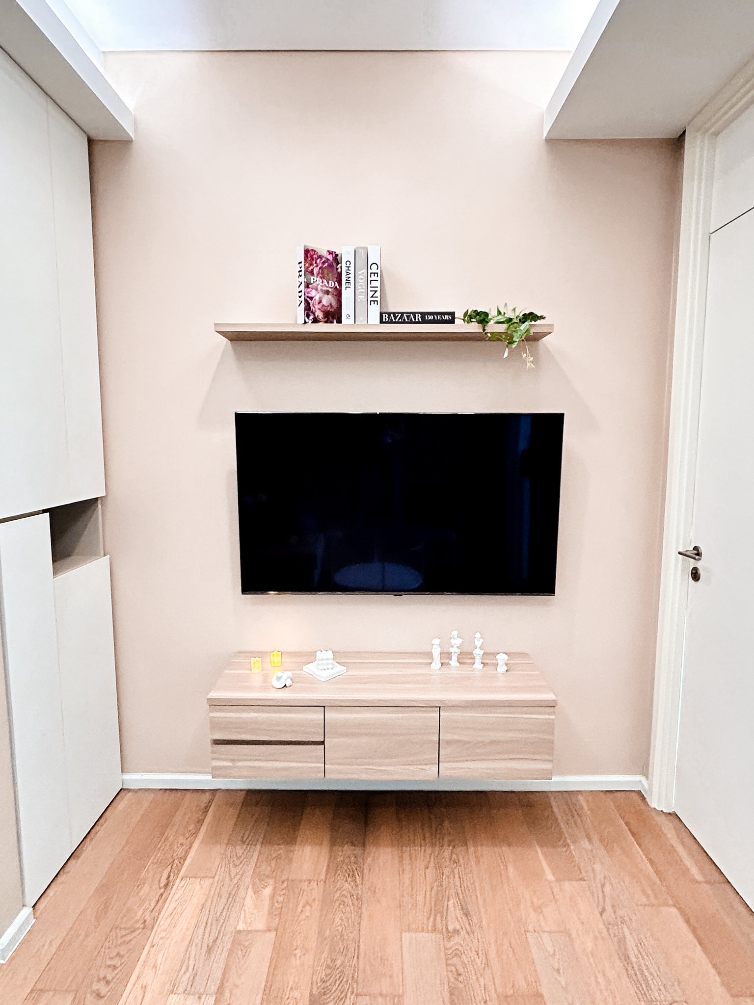 ให้เช่าคอนโด The Saint Residences (เดอะ เซนต์ เรสซิเดนซ์) โซนพื้นที่ BTS ห้าแยกลาดพร้าว ห้องแบบ 1ห้องนอน / 1ห้องน้ำ / โซนครัวปิด ขนาดห้อง 31 ตรม. ชั้น 28 ตึก C