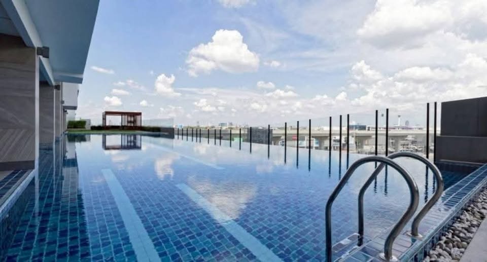 ขายด่วนคอนโด Skyline Rattanathibet (สกายไลน์ รัตนาธิเบศร์) โซนพื้นที่ MRT แยกนนทบุรี ห้องแบบ 1ห้องนอน / 1ห้องน้ำ / โซนครัวปิด ขนาดห้อง 32 ตรม. ชั้น 6