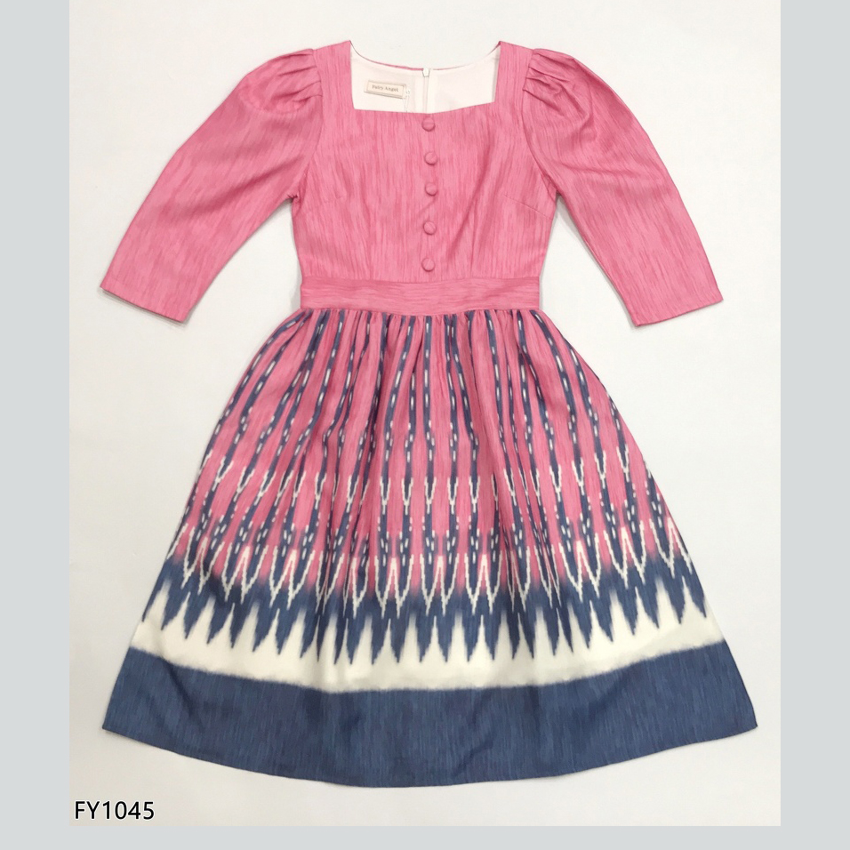 kudapy เดรสสั้นผ้าไทยแขนสามส่วนสีชมพู/สีแดง เดรสคอเหลี่ยมกระดุมหน้าไหล่ยกแขนตุ้กตา ซิบหลัง