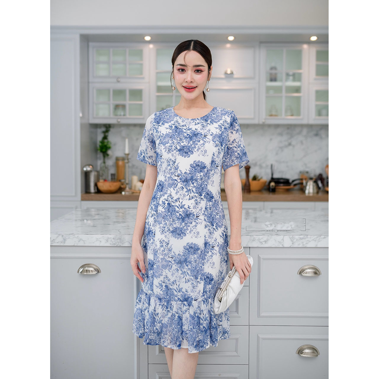 kudapy เดรสสั้นสีขาว/สีกรม ผ้าชีฟองผ้าใส่สบายพิมพ์ลายดอกไม้ ทรงแขนสัั้นชายกระโปรงระบาย