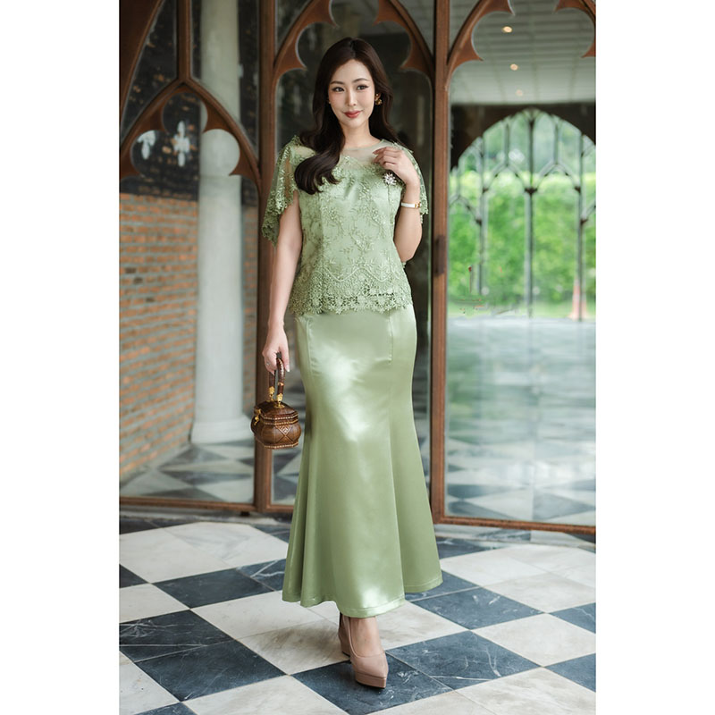 kudapy ชุดเซ็ท เสื้อตกแต่งด้วยผ้าลูกไม้3มิติ ปักเลื่อม แต่งแขนแบบคลุมไหล่ กระโปรงทรงหางปลา กระโปรงซับในผ้าฝ้าย ชุดมีซิปหลัง ใส่สบาย