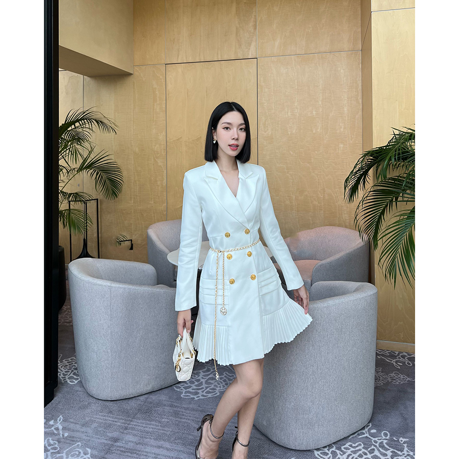 kudapy เดรสสูทกระดุมทองคอปก แขนยาว สีแดง สีชมพู สีดำ สีขาว งานสวยเรียบหรู เพิ่มความน่ารักด้วยเข็มขัด งานหนาอยู่ทรง รับประกันงานสวยจริงค่ะ