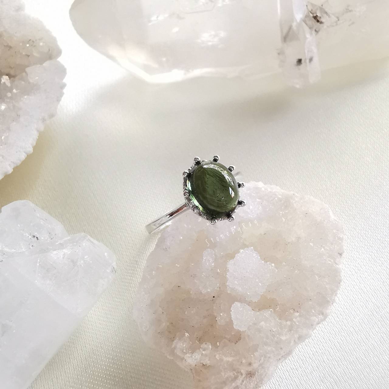 แหวนเงินสะเก็ดดาวโมดาไวท์(Moldavite)