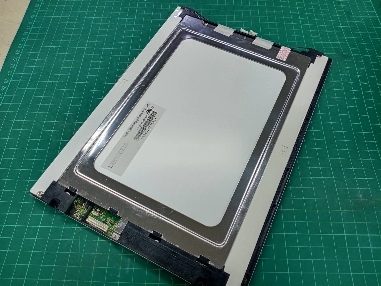 TOSHIBA LTM10C210 LCD MONITOR
