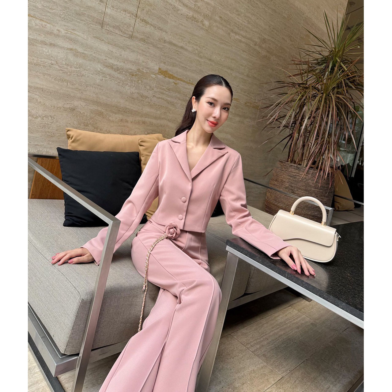 kudapy Sets 3 ชิ้น เสื้อ กางเกง เข็มขัดดอกไม้ เสื้อกระดุมปั้มจริง 2 เม็ด กางเกงตีเกล็ดหน้า ซิปตะขอมีซับในอย่างดี