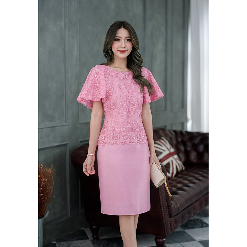 kudapy เดรสสั้นสีชมพู/สีฟ้า ลูกไม้ผ้าไหมญี่ปุ่น เป็นงานแขนระบายปีกผีเสื้อพองระบายดูหรู กระโปรงผ้าไหมญี่ปุ่น รุ่นนี้ออกงานมงคล