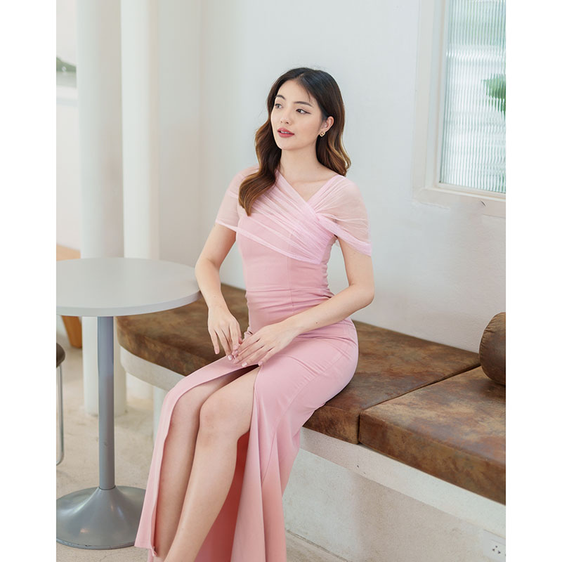 kudapy เดรสยาวสีน้ำตามอิฐ/ส้มอิฐ/สสีแดง/สีชมพู/สีกรม สไตล์เรียบหรูดูแพง ไหล่แต่งผ้าซีทรู กระโปรงยาวผ่าหน้า เหมาะสำหรับใส่เป็นชุดราตรี ชุดไปงานแต่งงาน ชุดเพื่อนเจ้าสาว