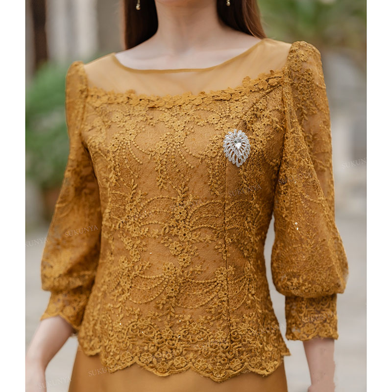 kudapy เดรสสั้นสีทอง/สีครีมทอง/สีชมพู ลูกไม้ทอปักวิ้งๆ เพิ่มความหรู ทรงคอปาดซีทรู ดีไซด์แขนบอลลูกเพิ่มผ้ามุ้งที่แขนป้องกันระคายผิว