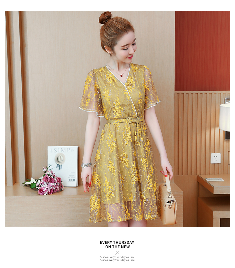 ชุดเดรสผ้าลูกไม้สีเหลือง ผ้าลูกไม้เนื้อดี