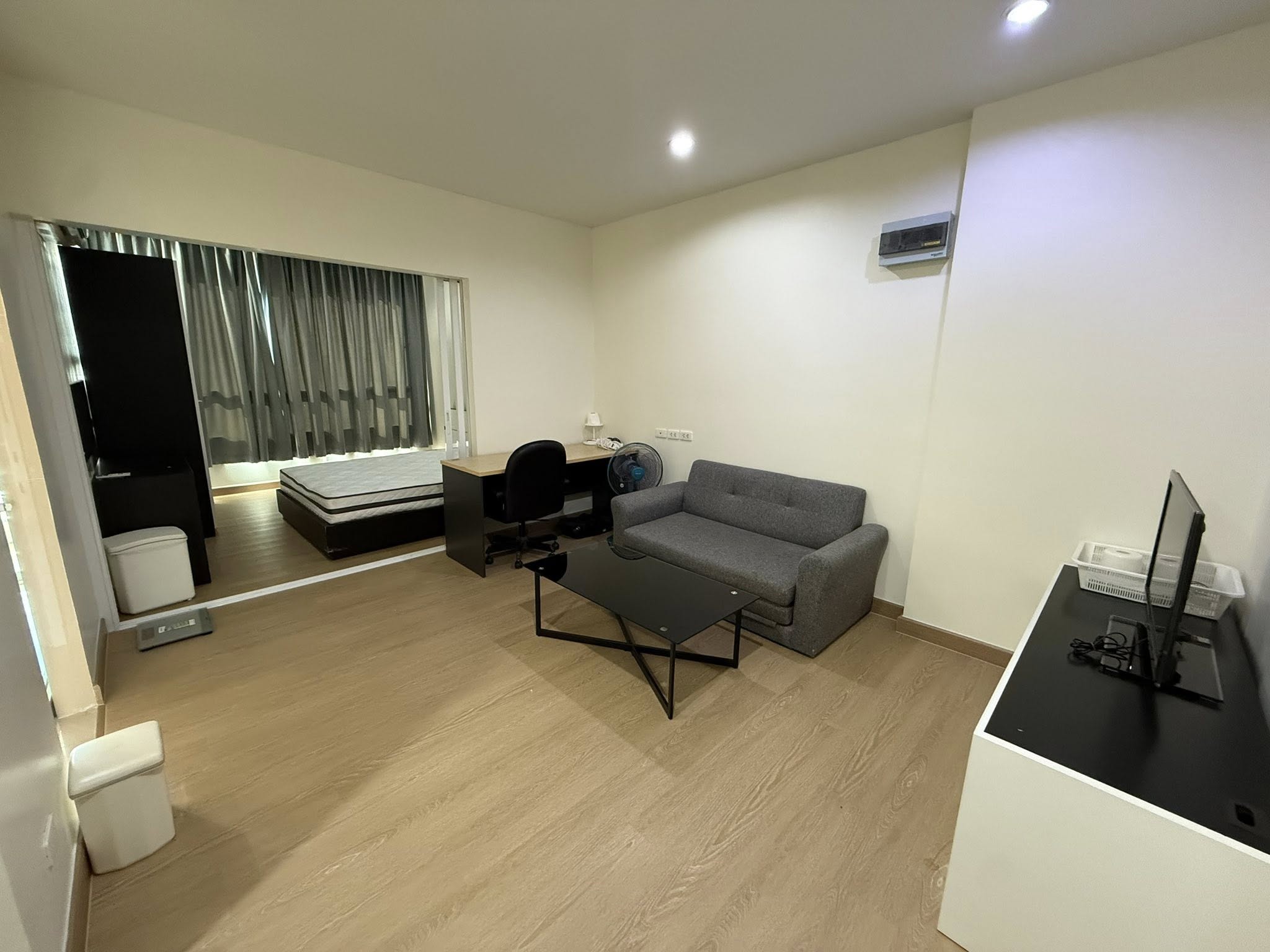 ให้เช่าคอนโด Happy Condo Ladprao 101 (แฮปปี้ คอนโด ลาดพร้าว 101) โซนพื้นที่ BTS ลาดพร้าว101 ห้องแบบ 1ห้องนอน / 1ห้องน้ำ / โซนครัวปิด ขนาดห้อง 35 ตรม. ชั้น 5 ตึก E