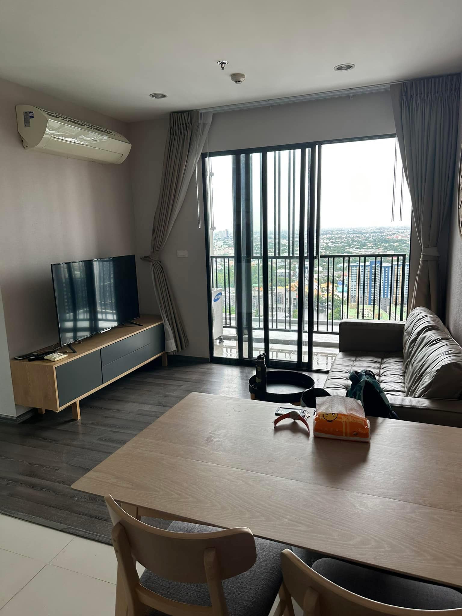 ปล่อยเช่า Baan Klang Krung Siam-Pathumwan : บ้านกลางกรุง สยาม-ปทุมวัน - โซนพื้นที่ BTS ราชเทวี 1ห้องนอน 1ห้องน้ำ - ขนาดห้อง 48 ตรม. ชั้น 14 ตึก A - ให้เช่า 23,000 ต่อเดือน