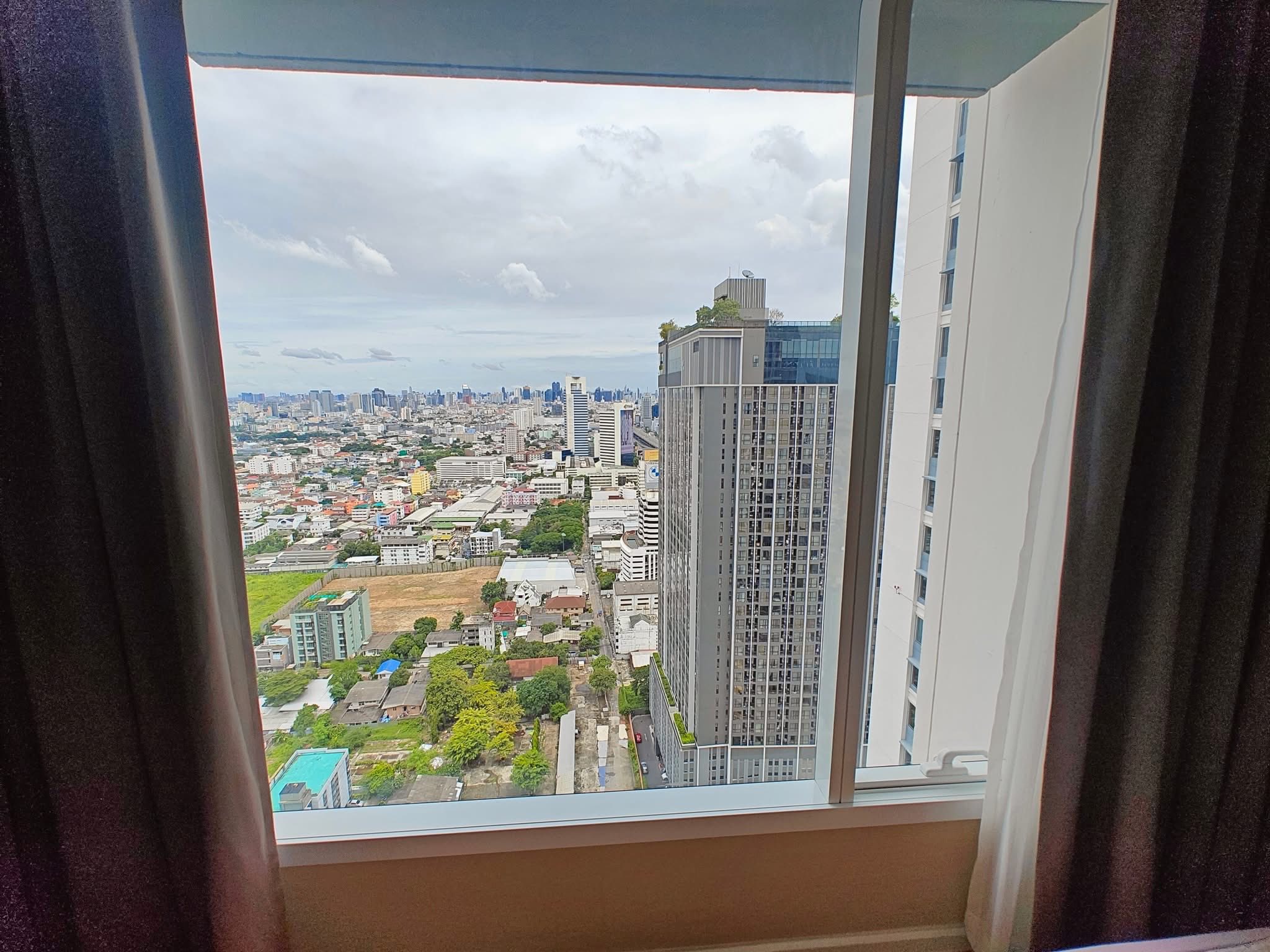 ให้เช่าคอนโด The Saint Residences (เดอะ เซนต์ เรสซิเดนซ์) High Rise โซนพื้นที่ BTS ห้าแยกลาดพร้าว ห้องแบบ 1ห้องนอน 1ห้องน้ำ โซนครัวปิด ขนาดห้อง 31 ตรม. ชั้น 32 ตึก C