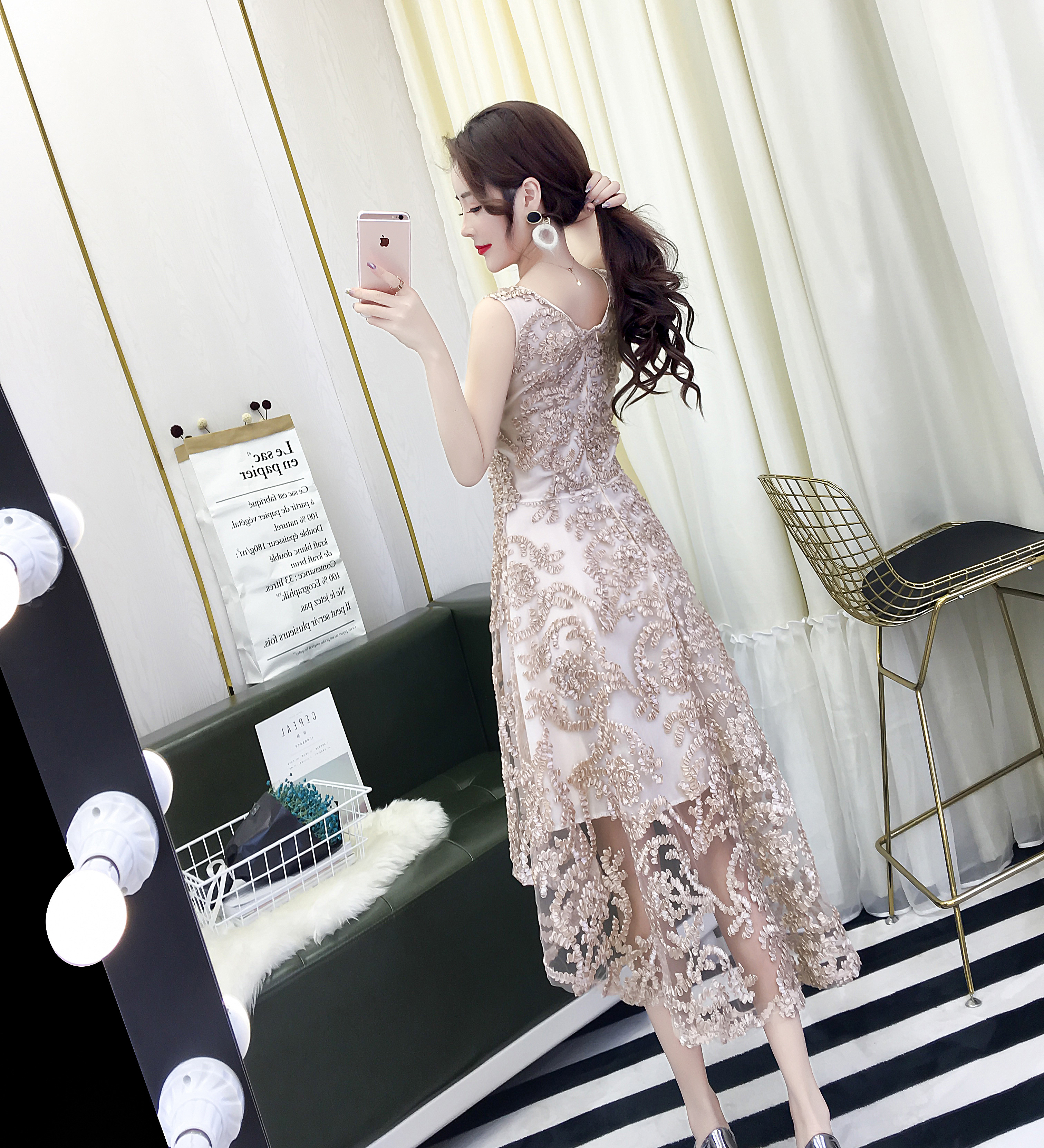 kudapy ชุดออกงานหน้าสั้นหลังยาวสีครีมน้ำตาลทอง แขนกุด ผ้าทิ้งตัวทรงสวยมากค่า