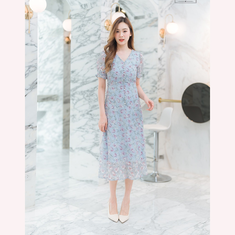 kudapy เดรสยาวสีชมพู/สีฟ้า/สีขาว ลายดอกผ้าปักสวยใส่สบายดูดีน่ารักมากๆ
