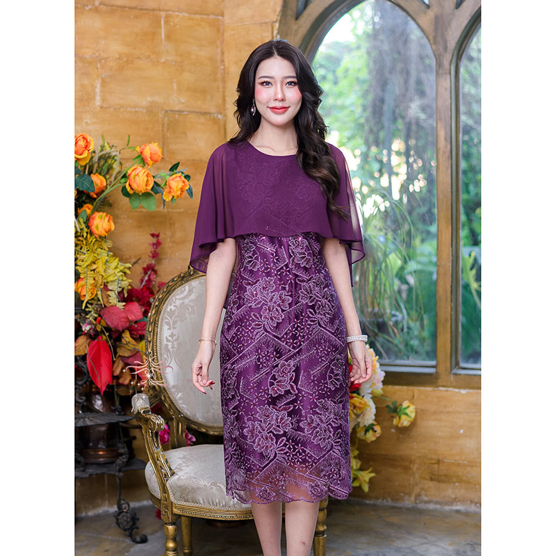 kudapy เดรสสั้นสีม่วง/สีกรม/สีชมพู/สีฟ้า ผ้าลูกไม้ปักเลื่อมผ้าลายสวยลูกไม้ปักลาย ดีไซน์ชุดเก๋ เป็นคลุมไหล่ด้านหลังยาวถึงเอว