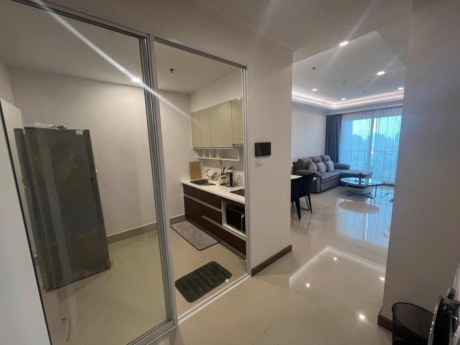 ให้เช่าคอนโด Supalai Elite Phayathai (ศุภาลัย เอลีท พญาไท) โซนพื้นที่ BTS พญาไท ห้องแบบ 1ห้องนอน / 1ห้องน้ำ / โซนครัวปิด · ขนาดห้อง 61 ตรม. ชั้น 27