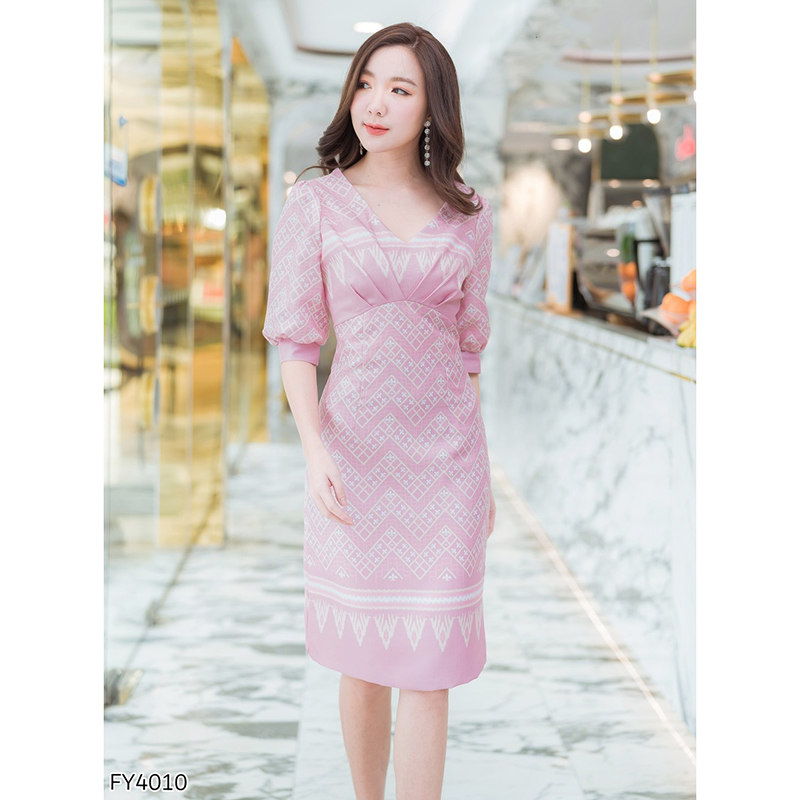 kudapy เดรสสั้นสีชมพู/สีม่วง คอวีสายรัดเอวใสออกงานสวยดูดีมากๆ