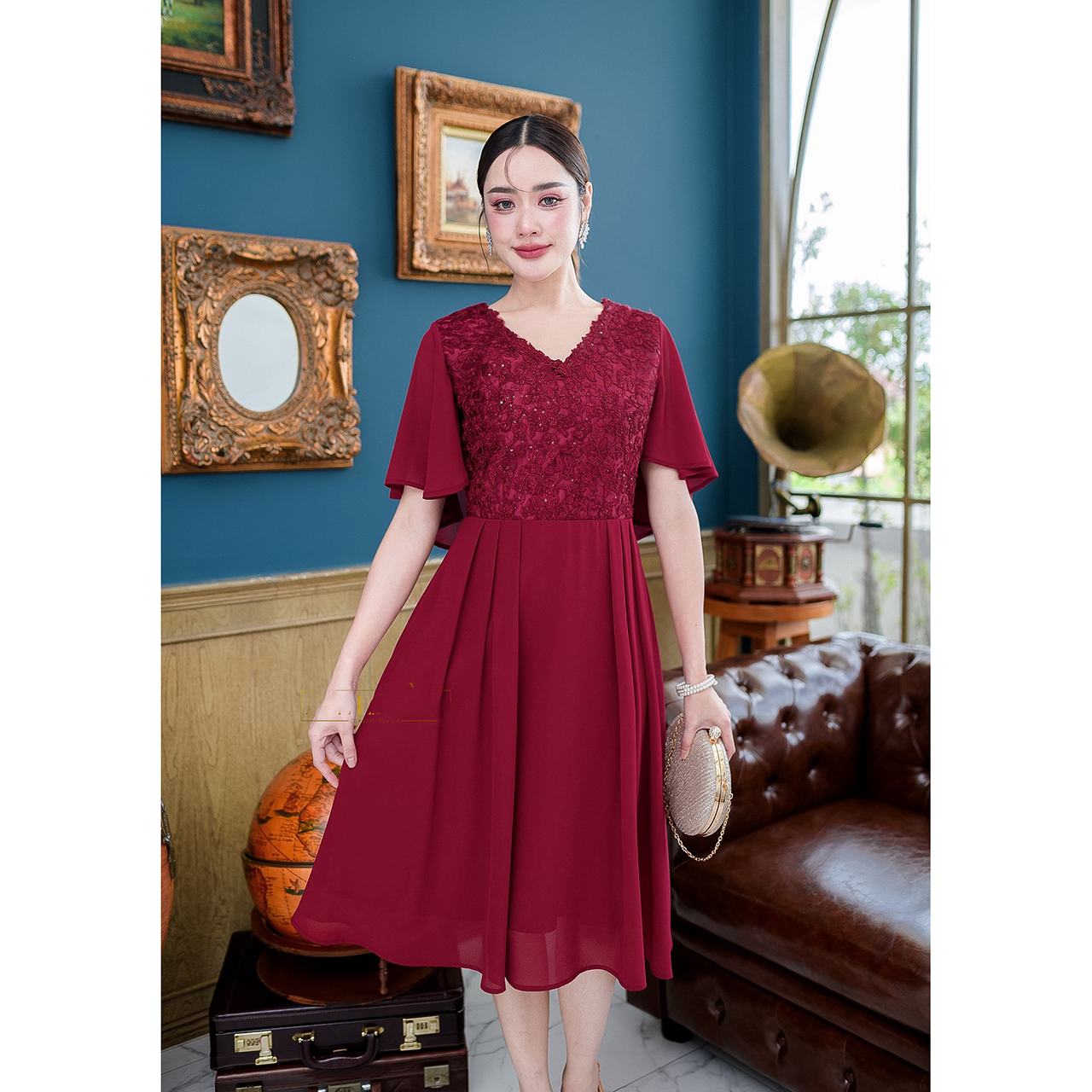 kudapy เดรสสั้นสีแดง/สีชมพู ผ้าลูกไม้เลื่อมปีกค้างคาว กระโปรงผ้าชีฟองพริ้วสวยจับจีบทวิสรอบเอว