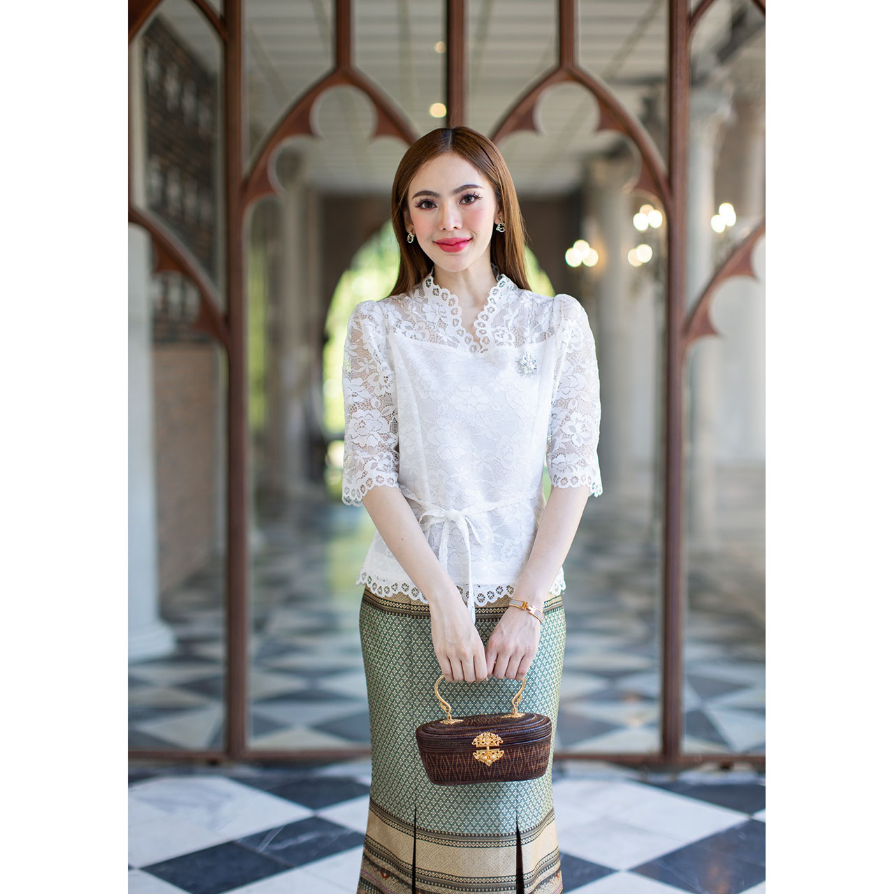 kudapy เสื้อลูกไม้เข้าใหม่ งานเนี๊ยบ ตัดเย็บสวยเรียบร้อย เนื้อผ้าเกรดพรีเมี่ยม อัดกาวทั้งตัว (เฉพาะเสื้อ)