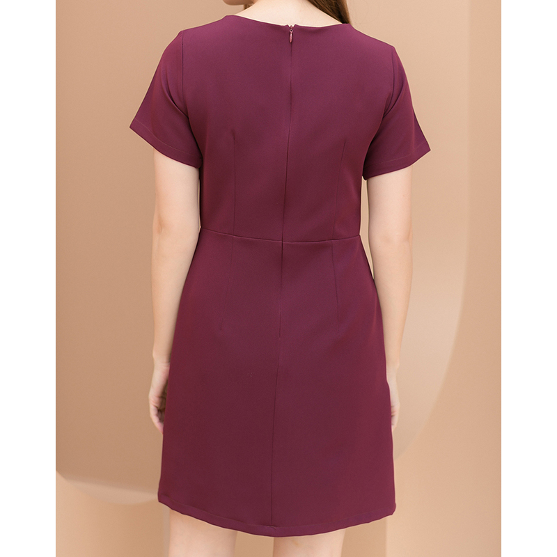 kudapy เดรสสั้นสีฟ้าอ่อน/สีแดงเข้ม/สีมัสตาร์ด ตัดต่อเล่นคัทติ้งกลางลำตัวและช่วงไหล่ มีกระเป๋าด้านข้าง งานซับในทั้งตัว