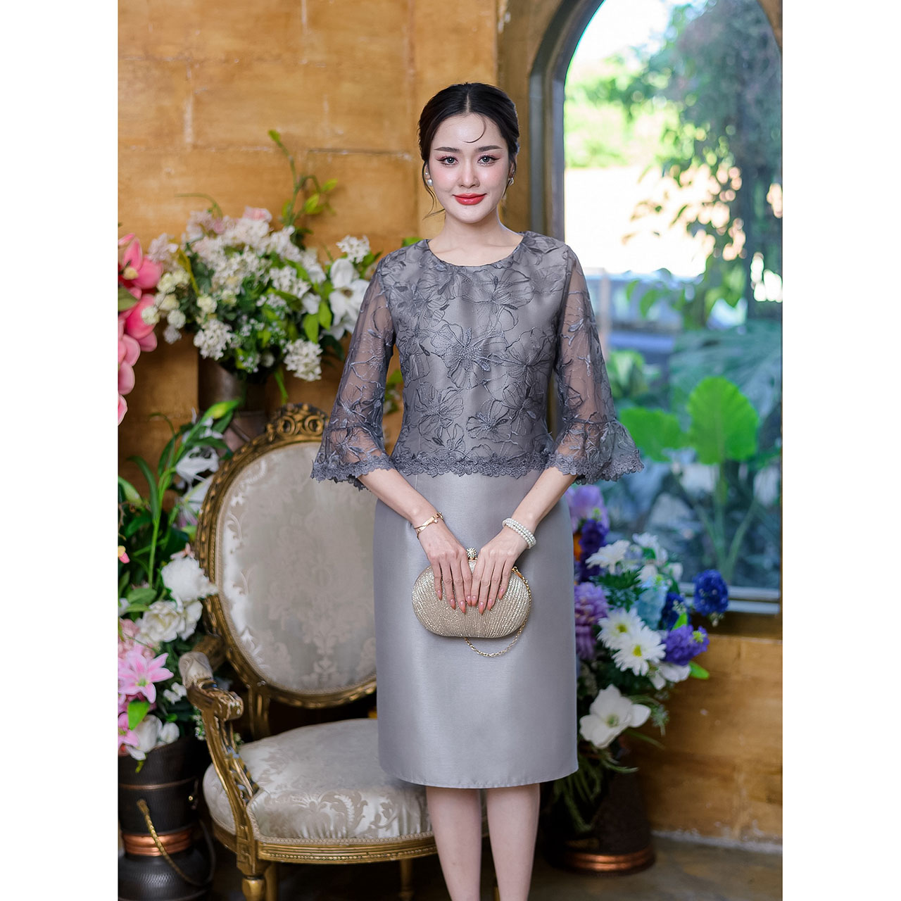 kudapy เดรสสั้นสีชมพูโรสโกล/สีเทา ผ้าไหมญี่ปุ่น ดีไซน์ด้านบนเย็บคลุมด้วยลูกไม้ช่วงแขน