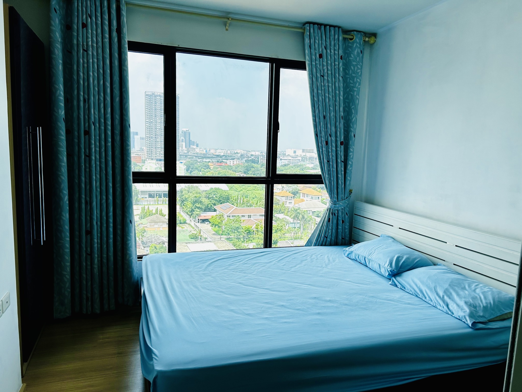 สนใจชมห้องติดต่อได้เลย Line ID: Smile-easy ปล่อยเช่าคอนโด The Base Chaengwattana (เดอะ เบส แจ้งวัฒนะ) - 1ห้องนอน 1ห้องน้ำ 1ห้องนั่งเล่น - ใกล้ MRT เมืองทอง - ขนาดห้อง 26 ตรม. ชั้น 12A ตึก A