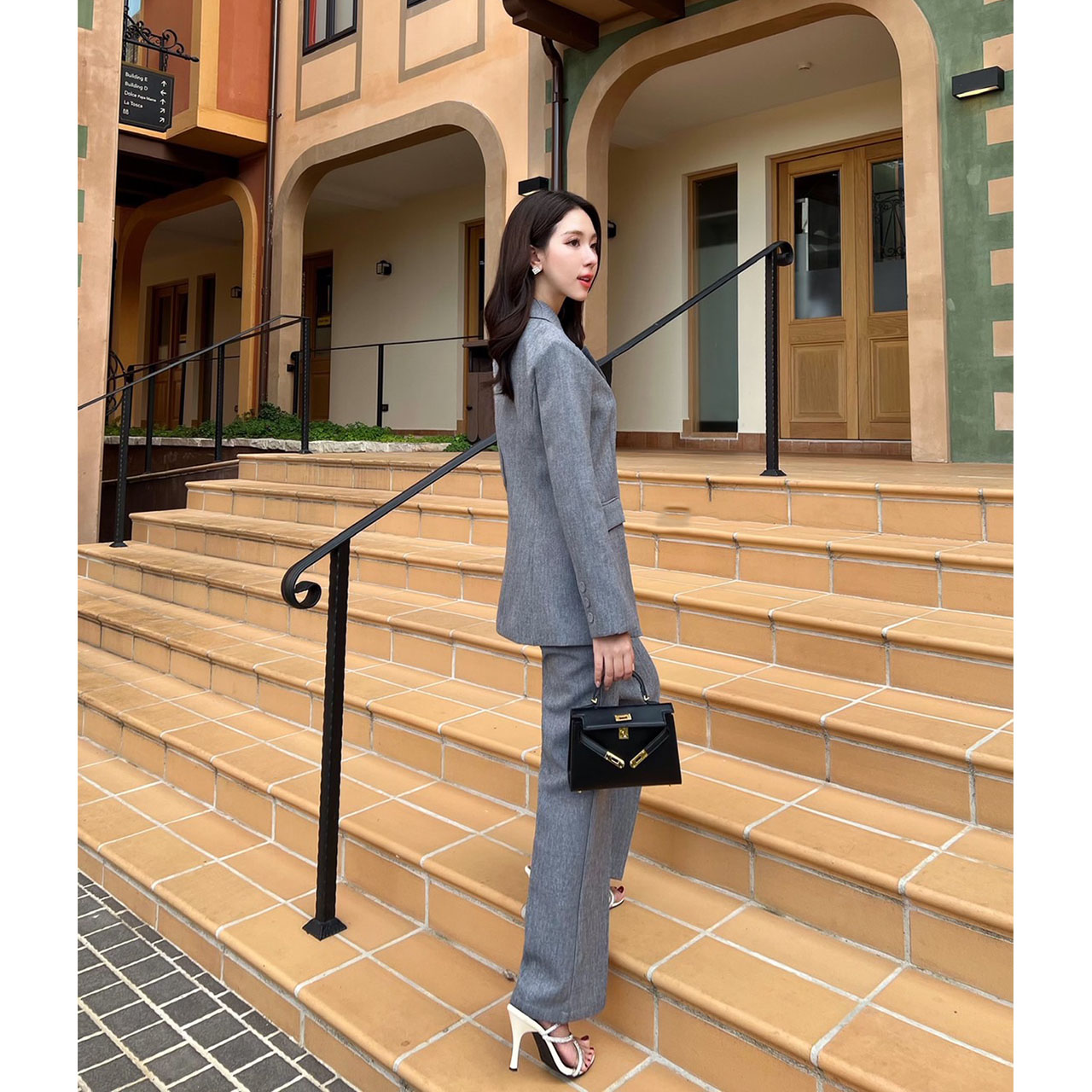 kudapy เซ็ทสูท ผ้าทอชนิดพิเศษ ยับยาก อัดกาวทั้งชุด เสื้อสูททรงทันสมัยออกออกแบบให้มีทรงยาวเข้ารูป