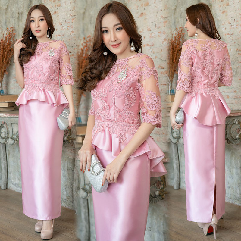 kudapy Setงาน 2ชิ้น (เสื้อ+กระโปรง) ชุดผ้าไหมอิตาลีทอสี่เส้น เนื้อมันเงาเป็นทรงสวย ตัวเสื้อตกแต่งด้วยลูกไม้ฝรั่งเศสทอปักลาย ชายเสื้อออกแบบเป็นชายระบายหน้าสั้นหลังยาวช่วยอำพรางสะโพกชุดมีซับใน+ซิปหลัง