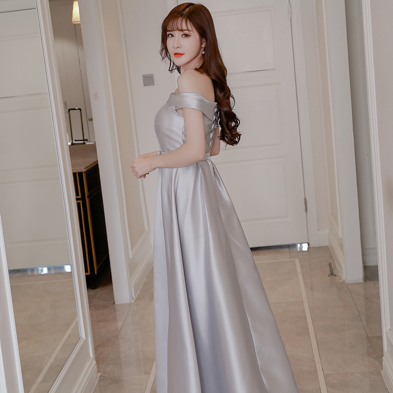 kudapy ชุดราตรียาวผ้าซาติน สีชมพูอ่อน/สีเทา เดรสเปิดไหล่ สีสวยตามแบบ