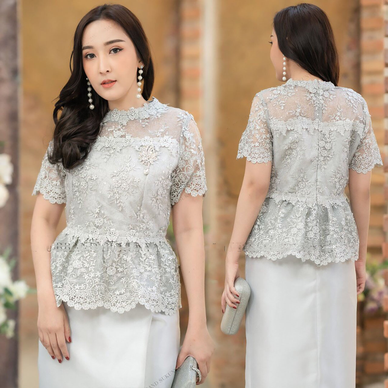 kudapy ชุดเสื้อ+กระโปรง ตัวเสื้อเป็นลูกไม้ใยบวบดอกนูนปักดิ้น แขนสั้นแต่งระบายที่เอว กระโปรงผ้สไหมญี่ปุ่นเนื้อทรายแบบพับทบสำเร็จมีชิปหลัง