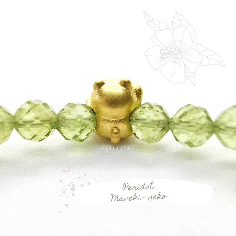 สร้อยข้อมือพลอยเพอริดอท+แมวกวักทองแท้(Maneki-neko)