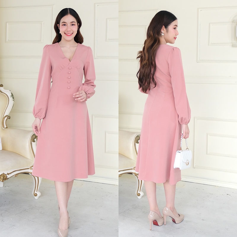 kudapy เดรสสั้นแขนยาวคอวี สีขาว, สีดำ, สีชมพูนู้ด ,สีชมพูเข้ม แต่งกระดุมหน้าเพิ่มดีเทล ชายปล่อย ทรงบาน งานสวยมาก