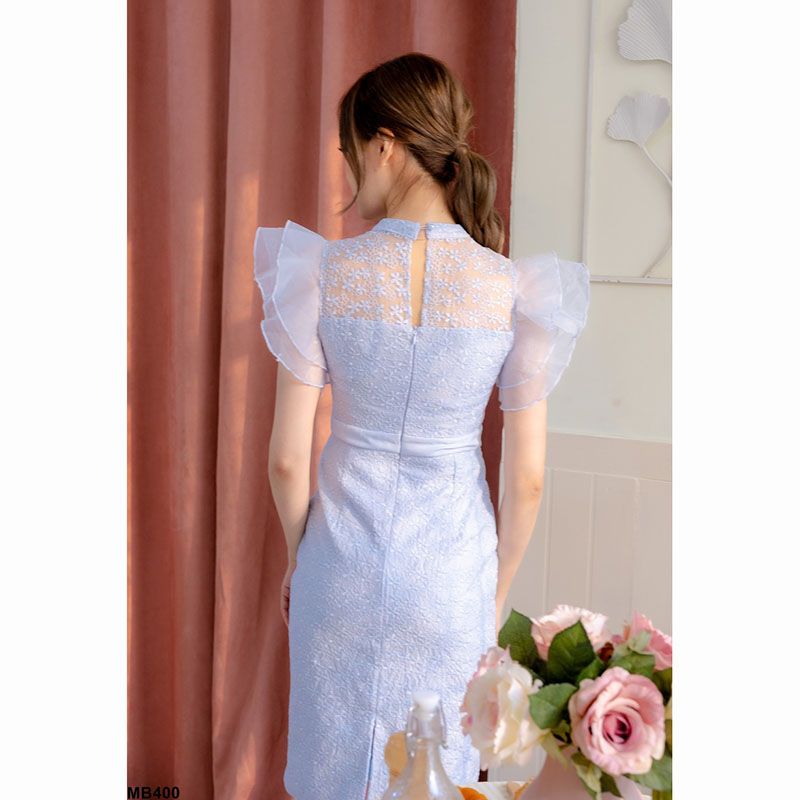 kudapy เดรสสั้นสีชมพู/สีฟ้า/สีครีม ทรงเอแขนกุด แต่งผ้าชีฟอง งานคอกลม ปักกระดุมสุดหรู