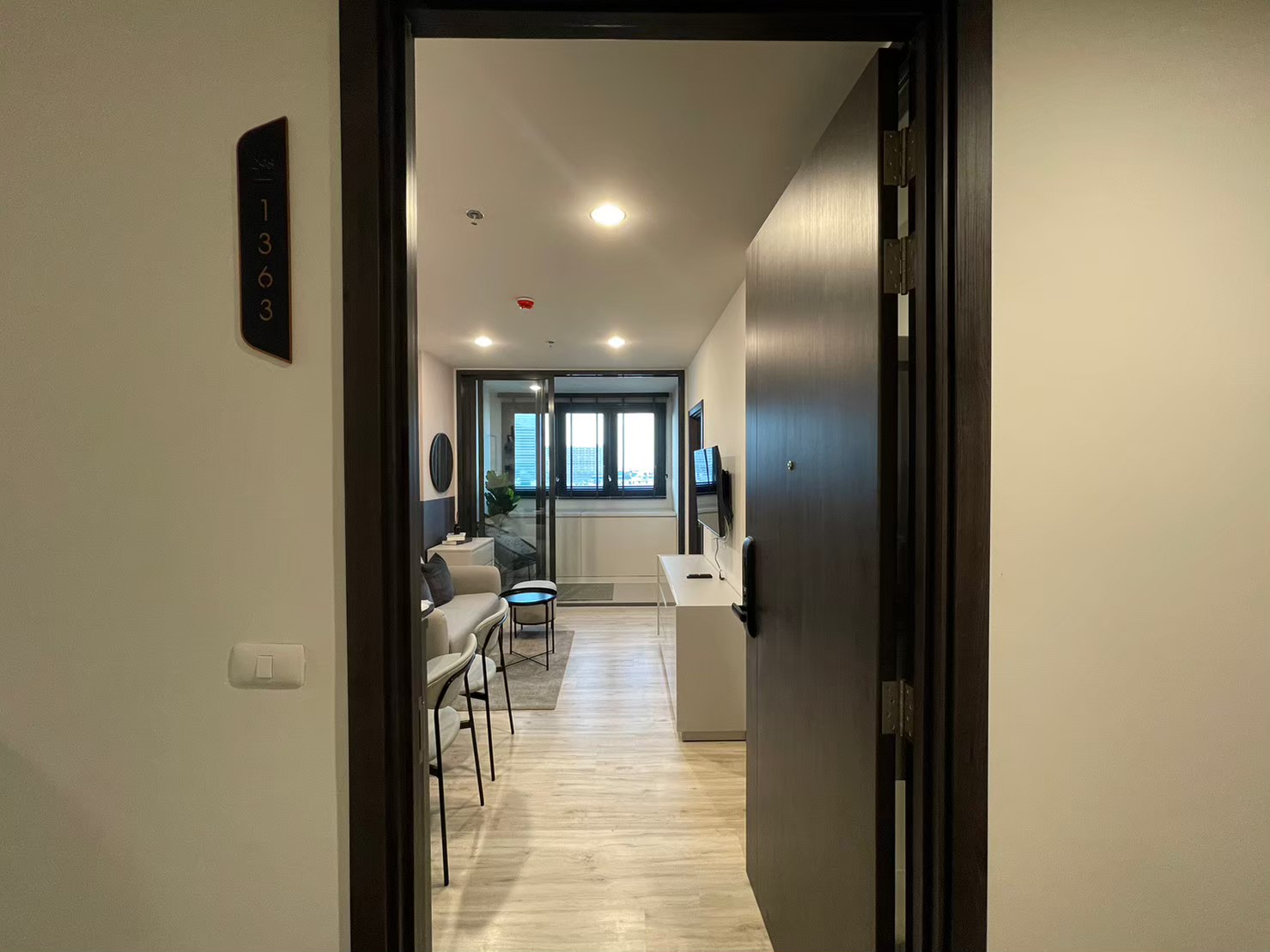 ให้เช่าห้องแบบ 1ห้องนอน 1ห้องน้ำ 1ครัวแยก โซนพื้นที่ MRT ห้วยชวาง คอนโด XT Huaikhwang (เอกซ์ที ห้วยขวาง) High Rise ขนาดห้อง 35 ตรม. ชั้น 12 ตึก B