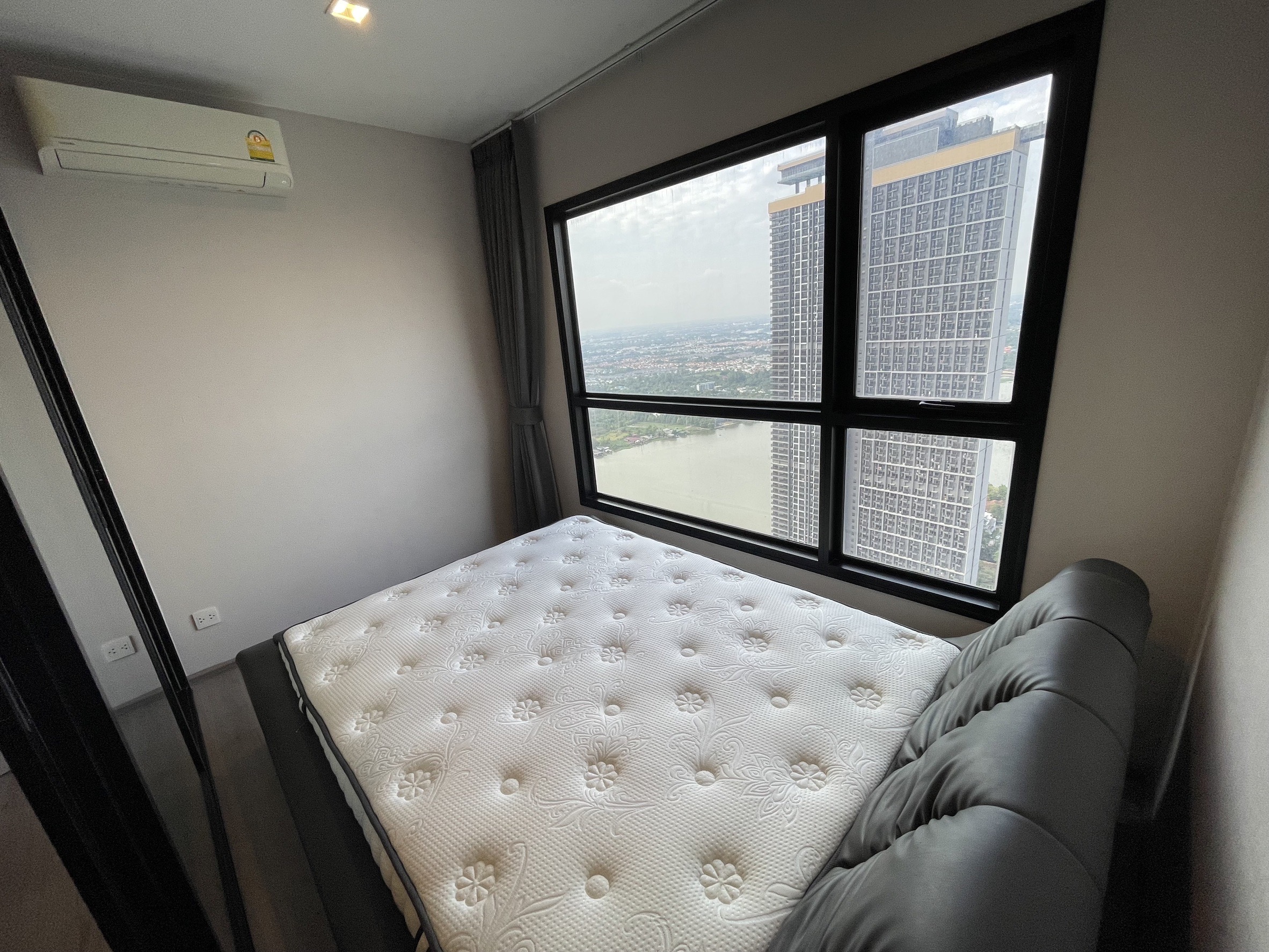 ให้เช่าห้องใหม่มือ1 คอนโด The Politan Rive (เดอะ โพลิแทน รีฟ) โซนพื้นที่ MRT พระนั่งเกล้า ห้องแบบ 1ห้องนอน / 1ห้องน้ำ / โซนครัวปิด