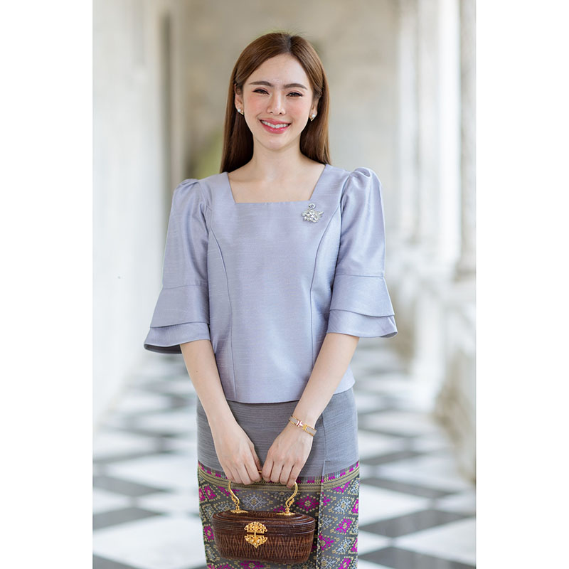 kudapy เสื้อสีแดง/สีเทา/สีกรม/สีชมพู ผ้าไหม4เส้น ทุกสีใส่แล้วขับผิวดูดี เนื้อผ้าทอ เนื้อเบาสบาย ใส่สบายผิว มีลายเส้นในตัว ใส่คู่กับ ผ้าไทยลายแพรวา หรือ ผ้าลายกวินตาทอสอดดิ้นหรูหรา