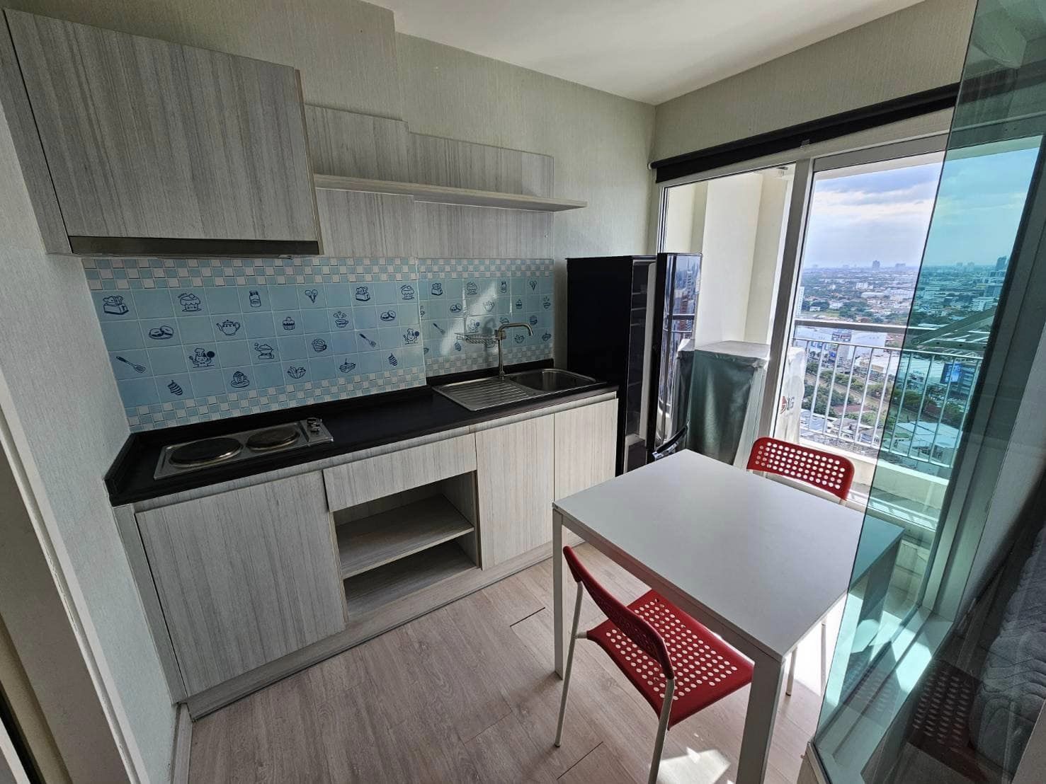 สนใจชมห้องติดต่อได้เลย Line ID: Smile-easy ปล่อยเช่าคอนโด Aspire Ngamwongwan (แอสไพร์ งามวงศ์วาน) - 1ห้องนอน 1ห้องน้ำ 1ห้องนั่งเล่น - ใกล้ เดอะมอลล์งามวงศวาน - ขนาดห้อง 30 ตรม. ชั้น 28