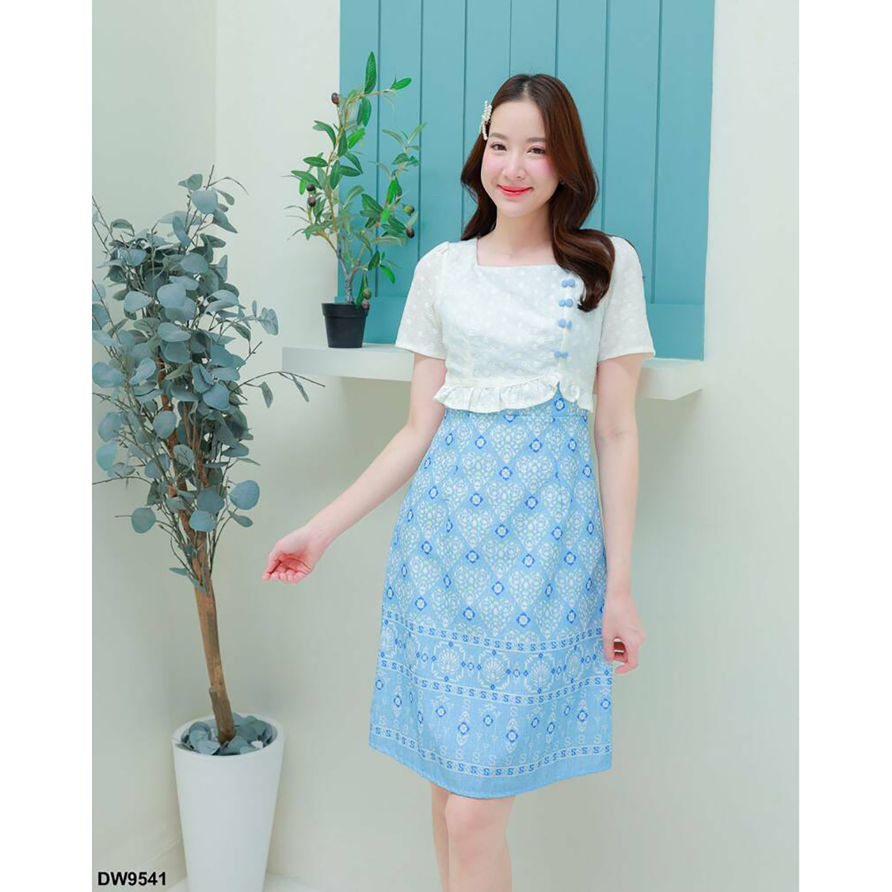 kudapy เดรสคอเหลี่ยมเสื้อลายปักแต่งกระดุม