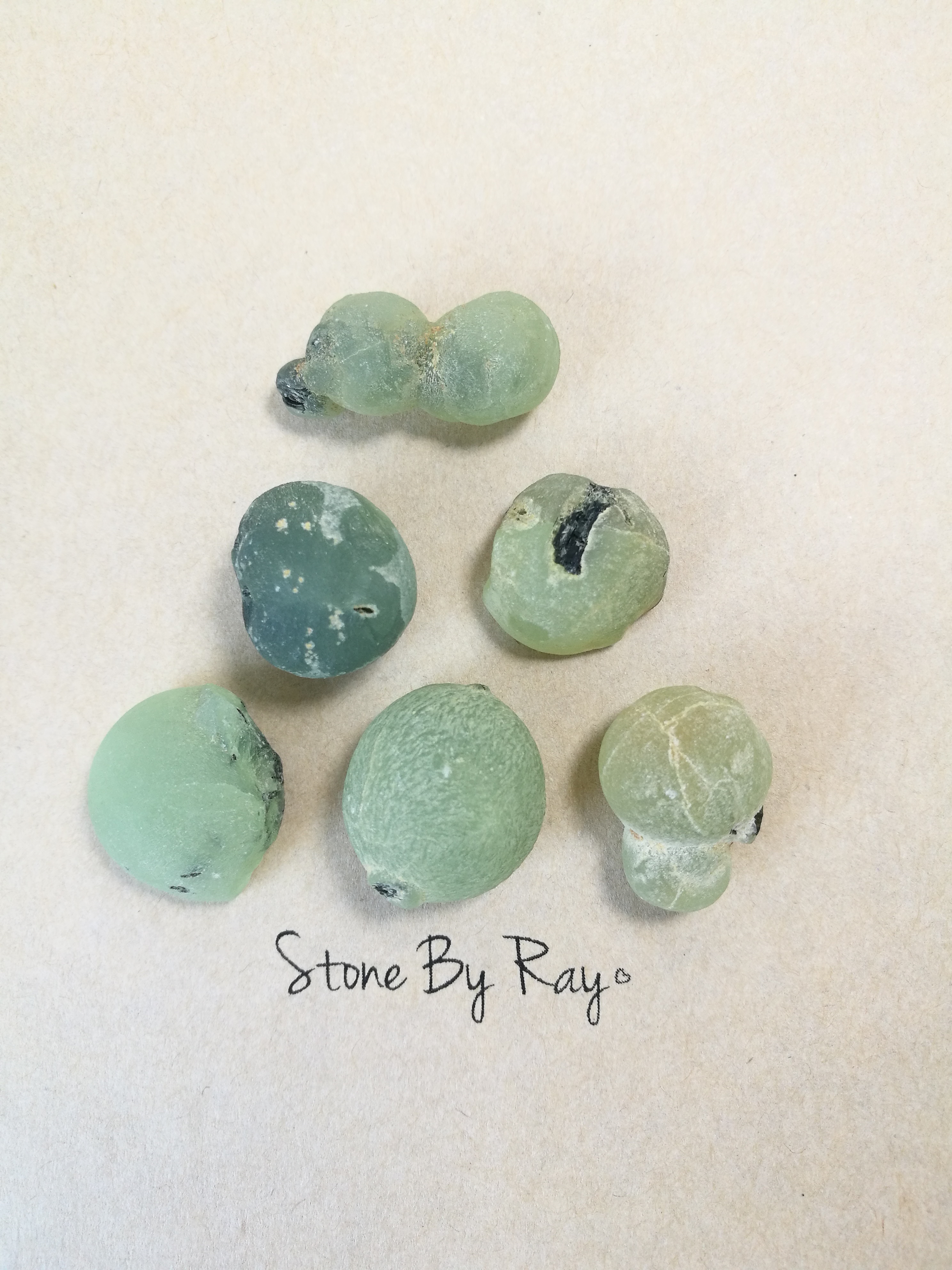 หินพรีไนท์(Prehnite)