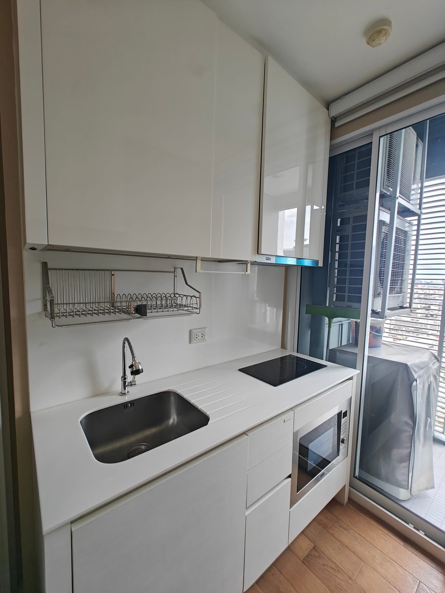 ให้เช่าคอนโด The Saint Residences (เดอะ เซนต์ เรสซิเดนซ์) High Rise โซนพื้นที่ BTS ห้าแยกลาดพร้าว ห้องแบบ 1ห้องนอน 1ห้องน้ำ โซนครัวปิด ขนาดห้อง 31 ตรม. ชั้น 32 ตึก C