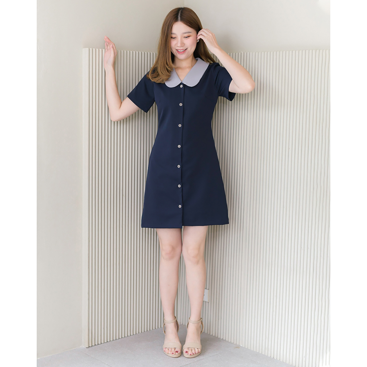 kudapy เดรสสั้นทรงเอ คอปกคอบัวเล่นสีทูโทนตัดกับสีชุด ใส่สวยเข้ารูป ผ้านิ่มใส่สบาย มีซับในทั้งตัว