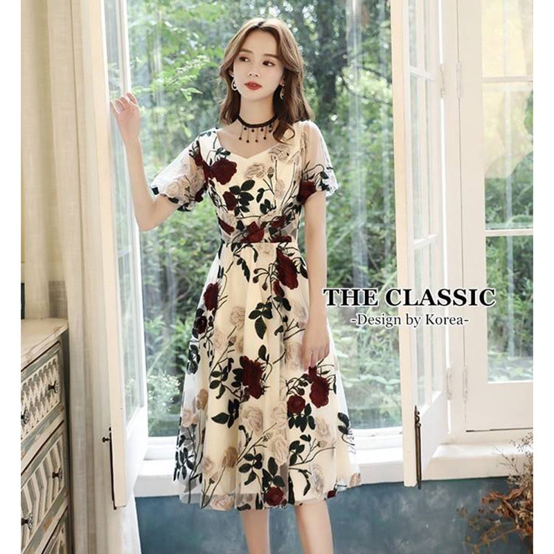 kudapy เดรสสั้นสีครีม งานปักแขนสั้น ใช้ผ้าเนื้อดีปักลวดลายดอกไม้ ดอกใหญ่ ปักแน่นลายชัดสวย