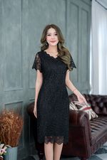 kudapy เดรสสั้นสีเขียว/สีดำ ผ้าลูกไม้เงาทอลายผ้าผสมเลื่อมสวยงาม รอบคอตกแต่งดอกไม้รอบคอสวยหวาน