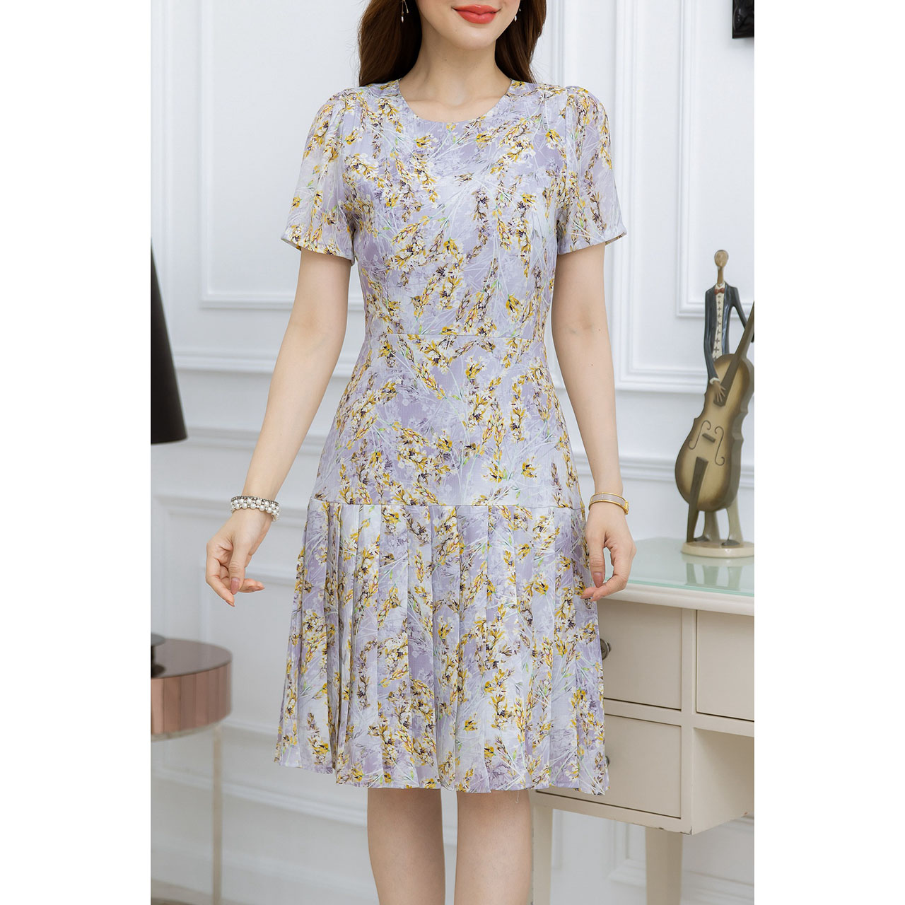 kudapy เดรสสั้นสีเทาดอกเหลือง/สีเทาดอกฟ้า ลายดอก กระโปรงจีบรอบตัว ดีเทลจีบชายกระโปรง