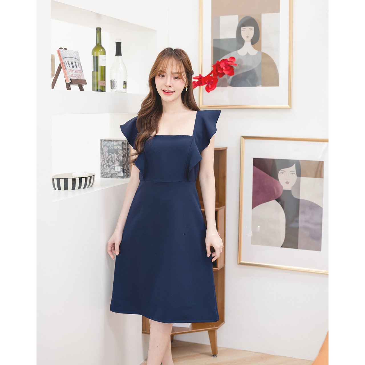 kudapy เดรสทรงคอเหลี่ยม ช่วงกระโปรงเป็นทรงเอ ช่วยsafeสาวๆที่มีสะโพกได้ดี ความยาวแบบคลุมเข่าพอดี