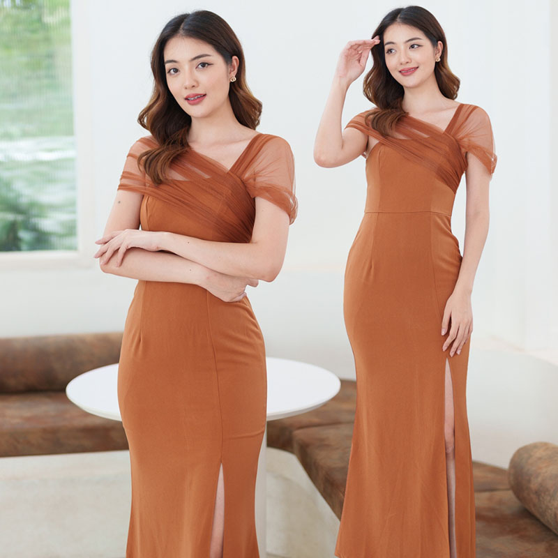kudapy เดรสยาวสีน้ำตามอิฐ/ส้มอิฐ/สสีแดง/สีชมพู/สีกรม สไตล์เรียบหรูดูแพง ไหล่แต่งผ้าซีทรู กระโปรงยาวผ่าหน้า เหมาะสำหรับใส่เป็นชุดราตรี ชุดไปงานแต่งงาน ชุดเพื่อนเจ้าสาว