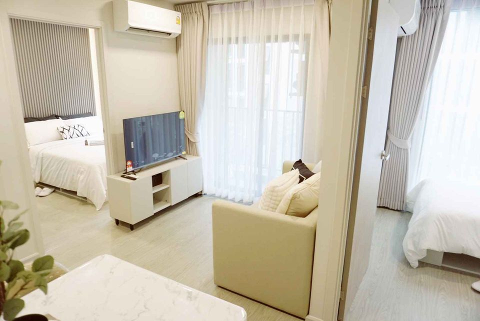 ให้เช่าคอนโด Atmoz Oasis Onnut (แอทโมซ โอเอซิส อ่อนนุช) - ห้องใหม่ตกแต่งเฟอร์ครบ2ห้องนอนมีเครื่องซักผ้า - การเดินทาง: - ห่าง bts สายสีเหลืองเพียง 400m (สถานีศรีนุช)