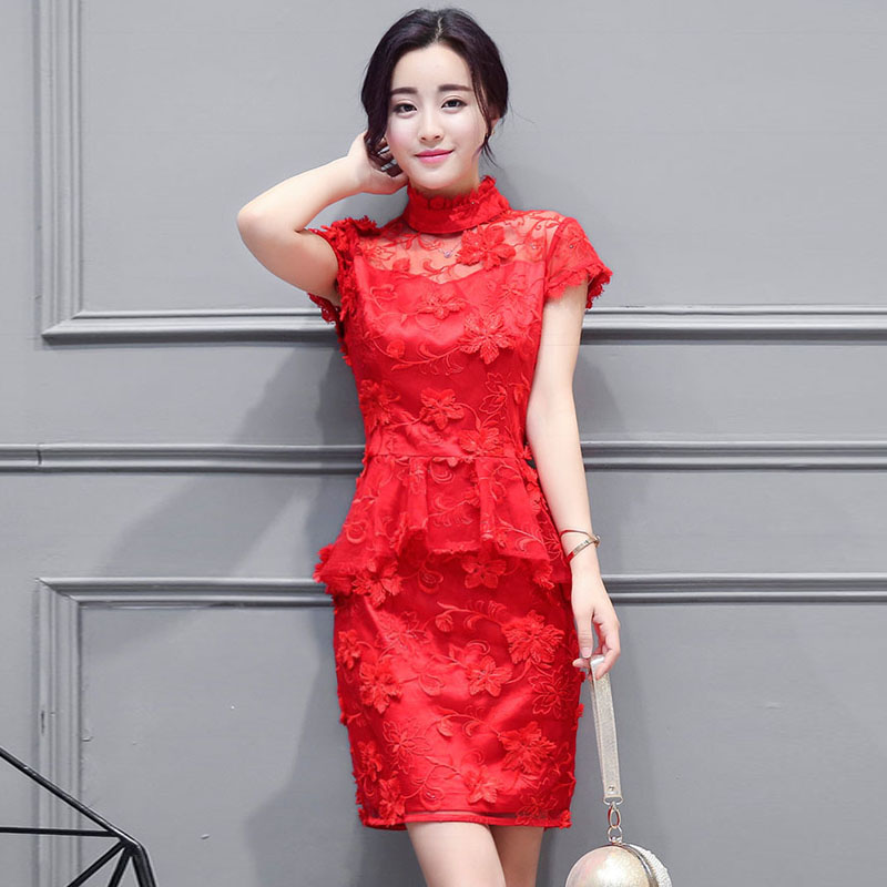 ชุดเดรสสั้นสีแดง ผ้าลูกไม้ปักสวยหรู